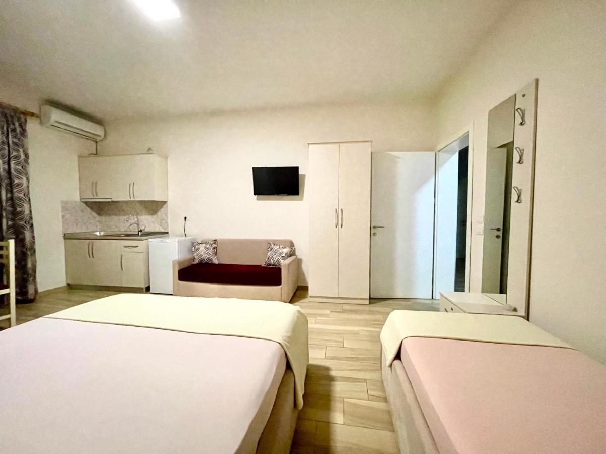 Hotel Vila Dedej Дуррес Екстер'єр фото
